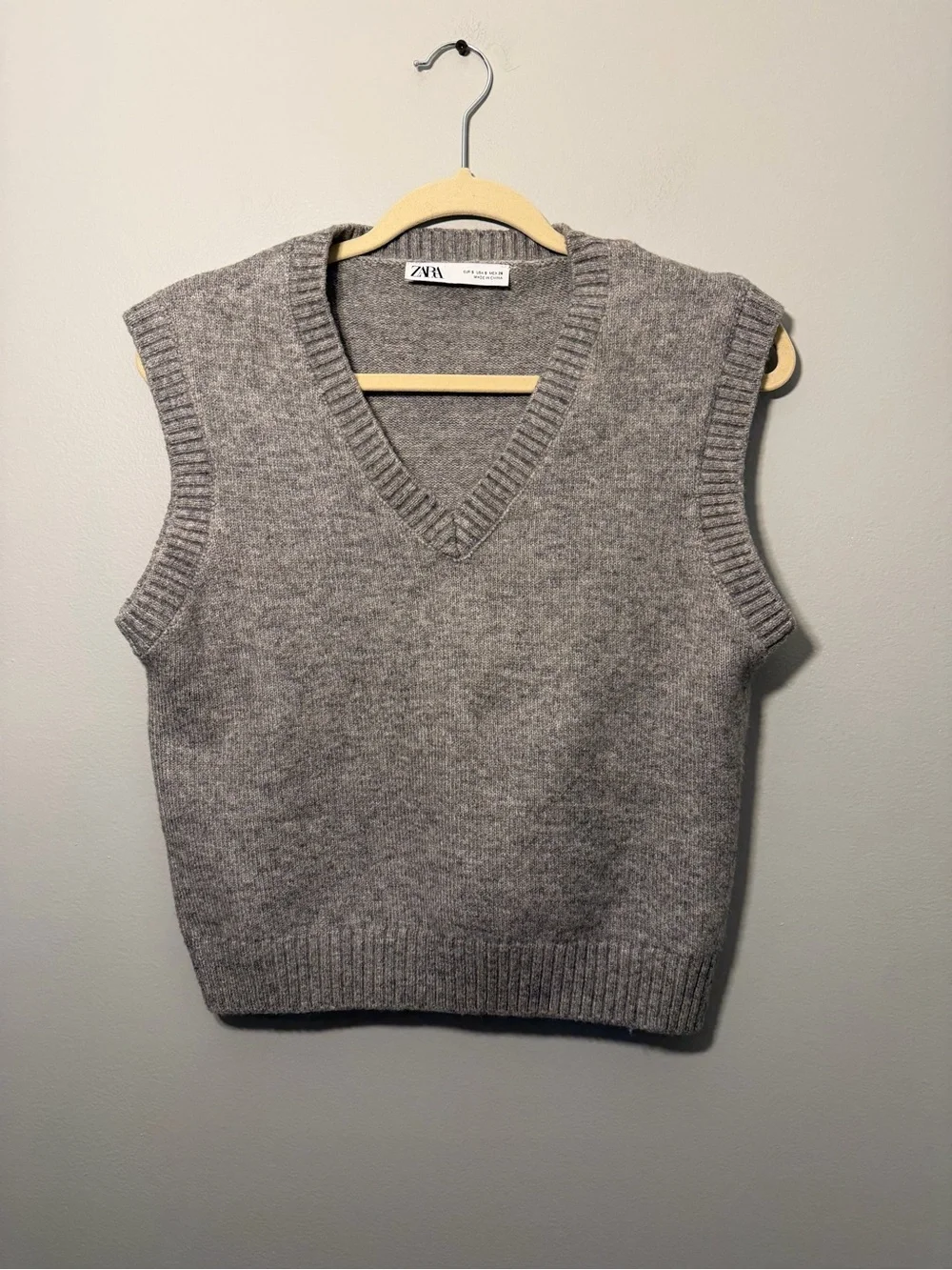 Zara Gray Knit V-Neck Sweater Vest